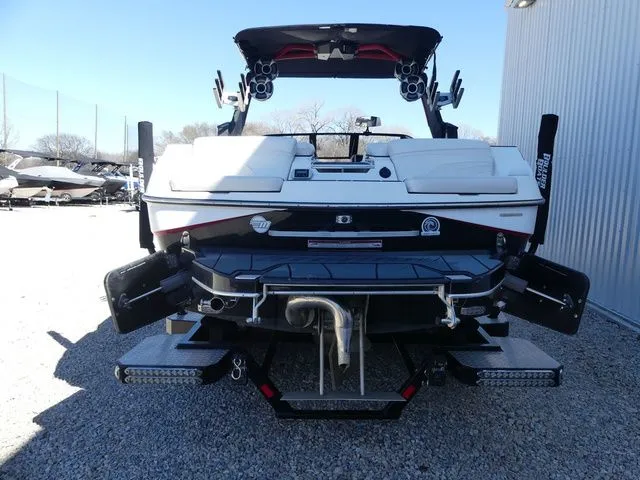 Slide: The Image of Malibu Wakesetter 24 MXZ 2020 - 5