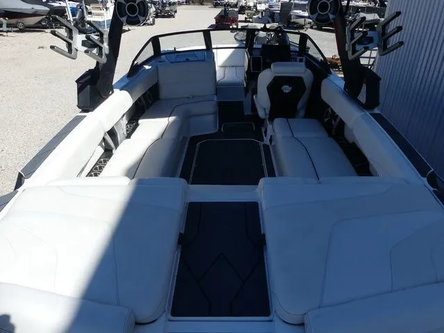 Slide: The Image of Malibu Wakesetter 24 MXZ 2020 - 9