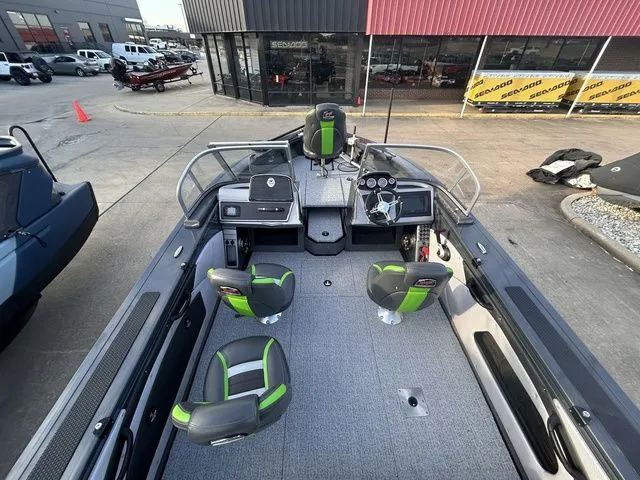 Slide: The Image of Ranger VX1888WT 2022 - 8