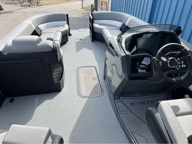 Slide: The Image of Evotti 725QL 2026 - 3