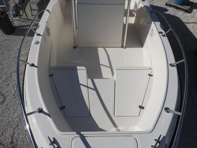 Slide: The Image of Key West 2300C Blue Water 2005 - 3