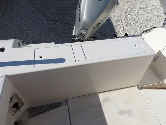 Slide: The Image of Key West 2300C Blue Water 2005 - 7