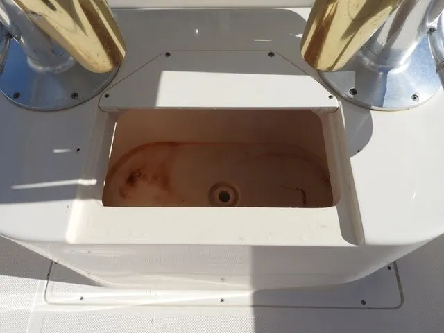 Slide: The Image of Key West 2300C Blue Water 2005 - 9