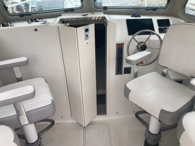 Slide: The Image of Parker Marine 2820 XLD SC 2024 - 7