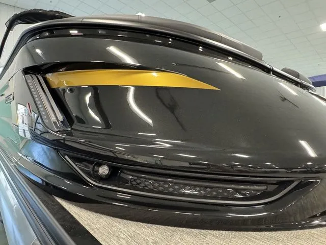 Slide: The Image of Bennington QX Quad Bench 30 QXFBWAX2 2026 - 10