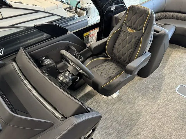 Slide: The Image of Bennington QX Quad Bench 30 QXFBWAX2 2026 - 20