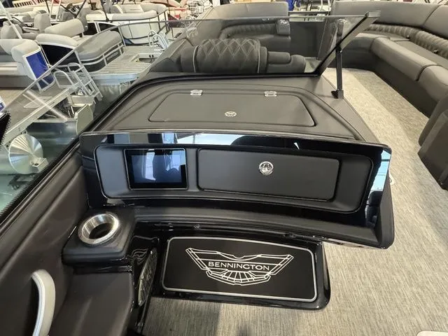 Slide: The Image of Bennington QX Quad Bench 30 QXFBWAX2 2026 - 22