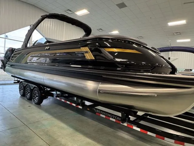 Slide: The Image of Bennington QX Quad Bench 30 QXFBWAX2 2026 - 3