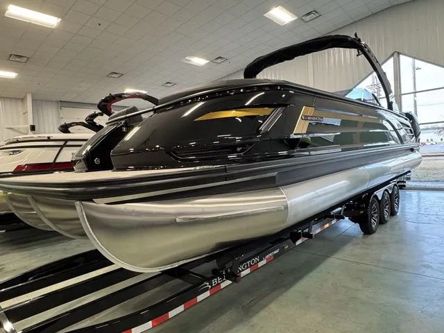 Slide: The Image of Bennington QX Quad Bench 30 QXFBWAX2 2026 - 5