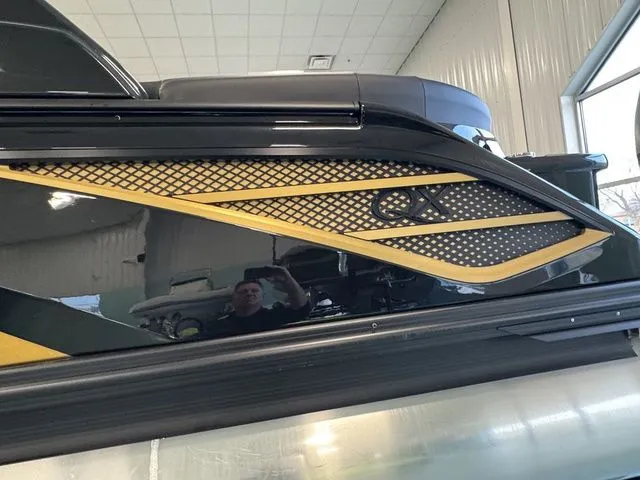 Slide: The Image of Bennington QX Quad Bench 30 QXFBWAX2 2026 - 7