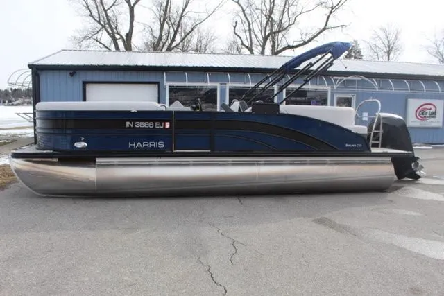 Slide: The Image of Harris Sunliner 230 CWDH 2022 - 4