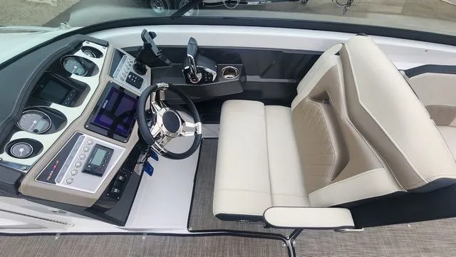 Slide: The Image of Monterey 298SS Super Sport 2023 - 9