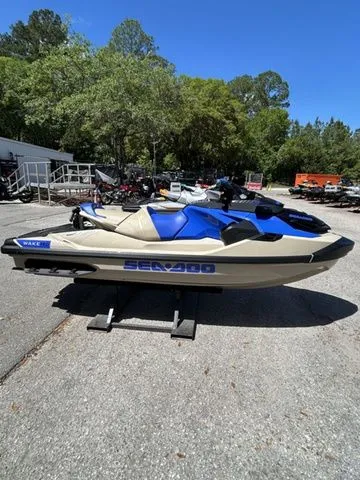 Slide: The Image of Sea-Doo Wake 2026 - 3