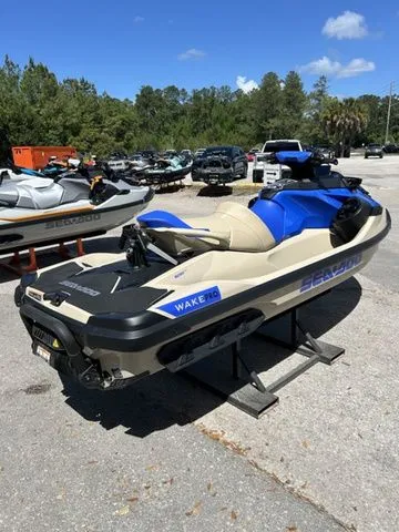 Slide: The Image of Sea-Doo Wake 2026 - 8