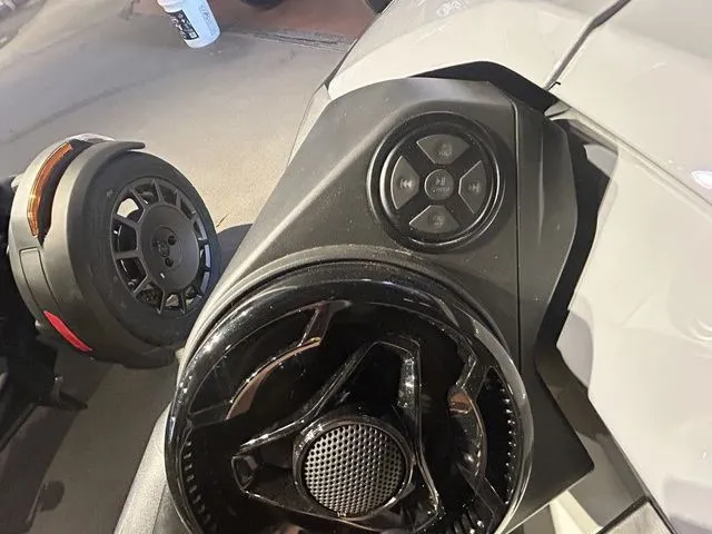 Slide: The Image of Sea-Doo FISH PRO 2025 - 9