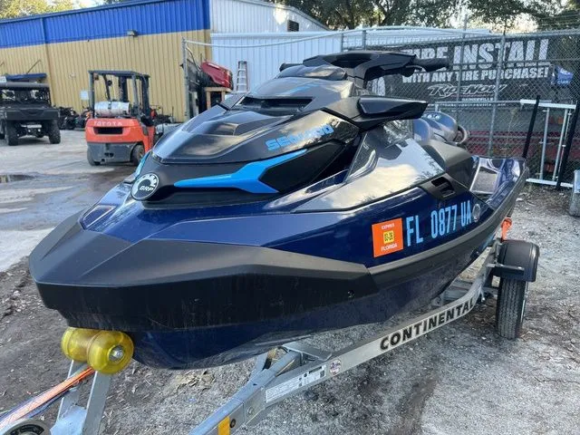 Slide: The Image of Sea-Doo GTX 170 2025 - 4