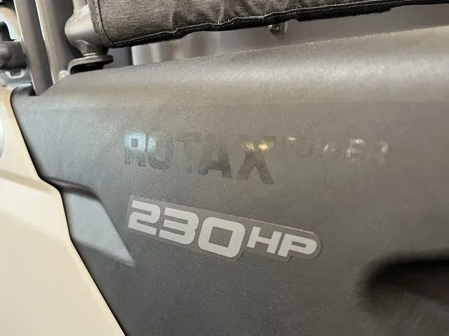 Slide: The Image of Sea-Doo Switch Sport 21 2025 - 10