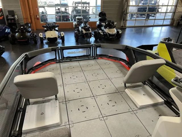 Slide: The Image of Sea-Doo Switch Sport 21 2025 - 7