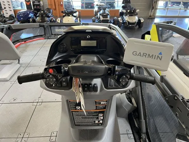 Slide: The Image of Sea-Doo Switch Sport 21 2025 - 8