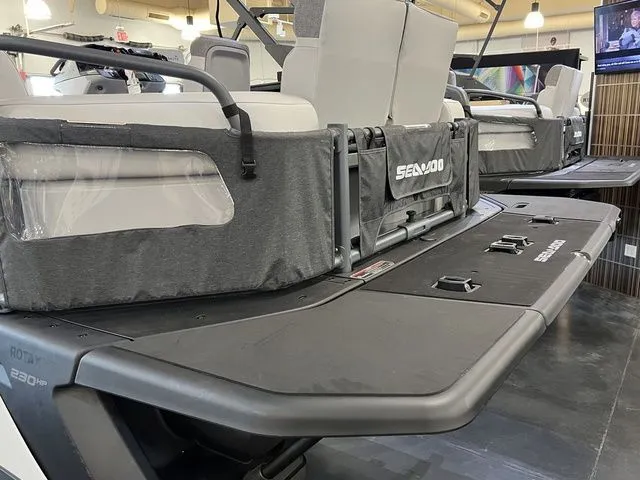 Slide: The Image of Sea-Doo Switch Sport 21 2025 - 9