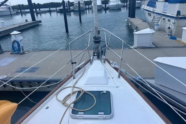 Slide: The Image of Bow view of 2001 Beneteau Oceanis 461 sailboat docked at marina. - 8