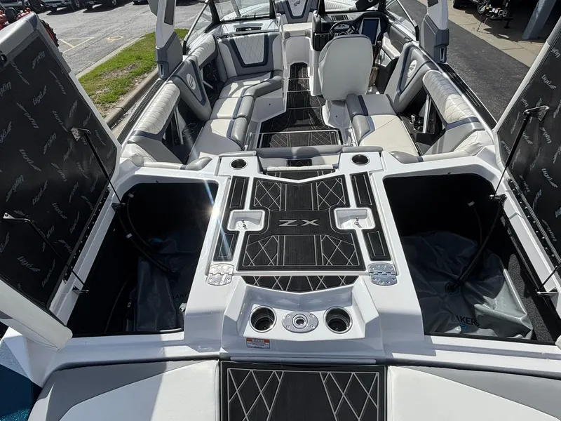 Slide: The Image of Tigé 23ZX 2020 - 14