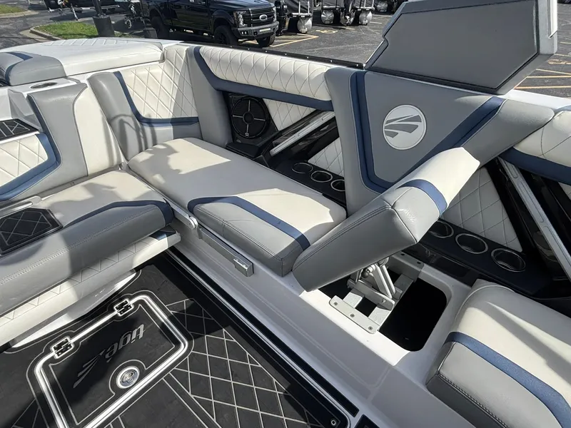 Slide: The Image of Tigé 23ZX 2020 - 16