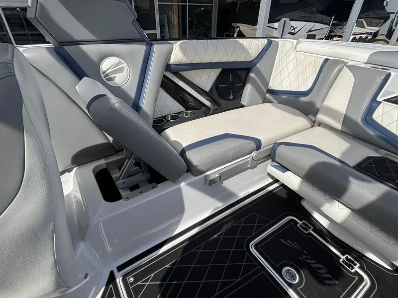 Slide: The Image of Tigé 23ZX 2020 - 17