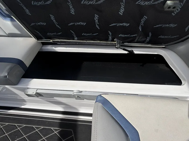 Slide: The Image of Tigé 23ZX 2020 - 21