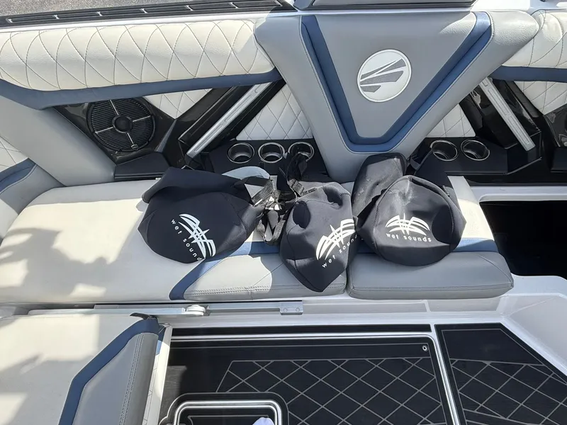 Slide: The Image of Tigé 23ZX 2020 - 25