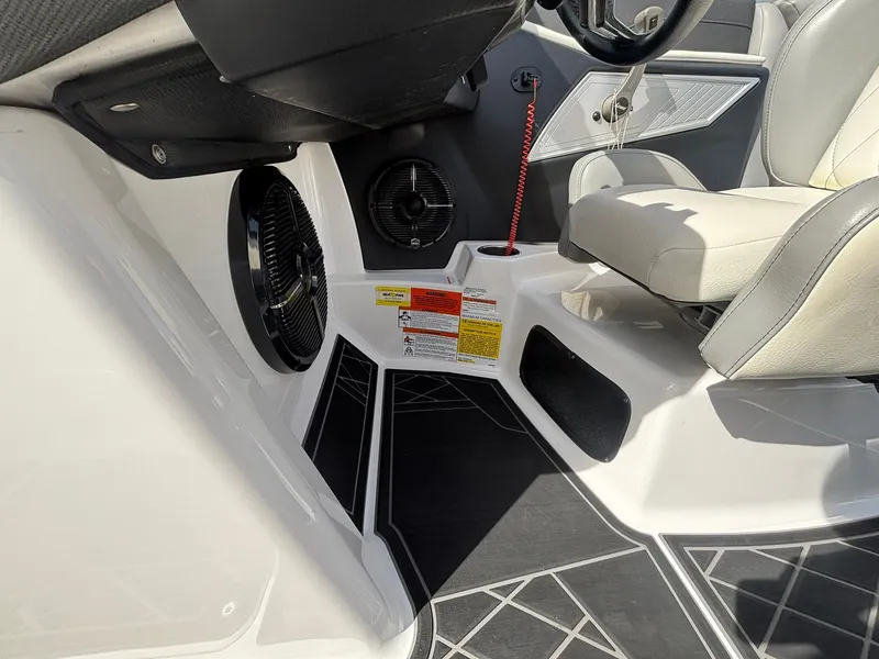 Slide: The Image of Tigé 23ZX 2020 - 27