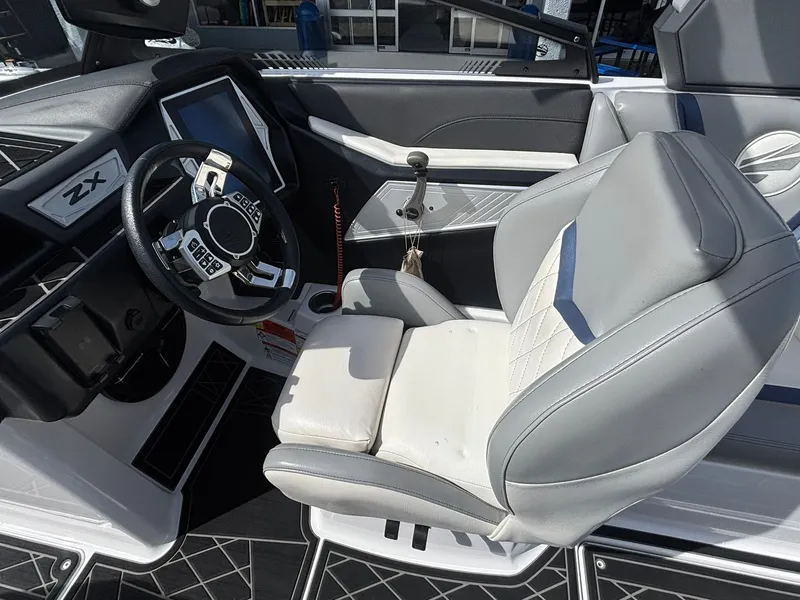 Slide: The Image of Tigé 23ZX 2020 - 29