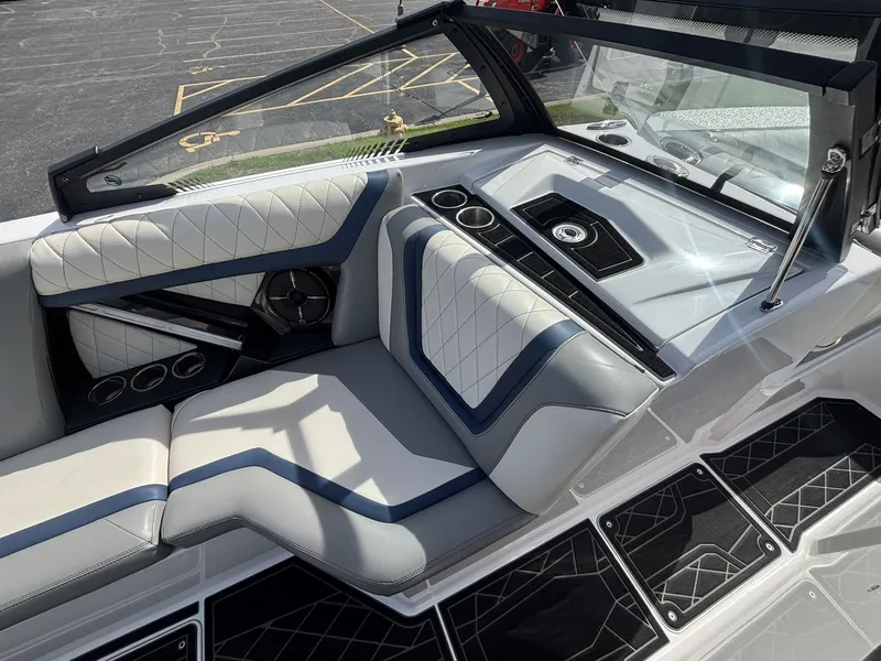 Slide: The Image of Tigé 23ZX 2020 - 30