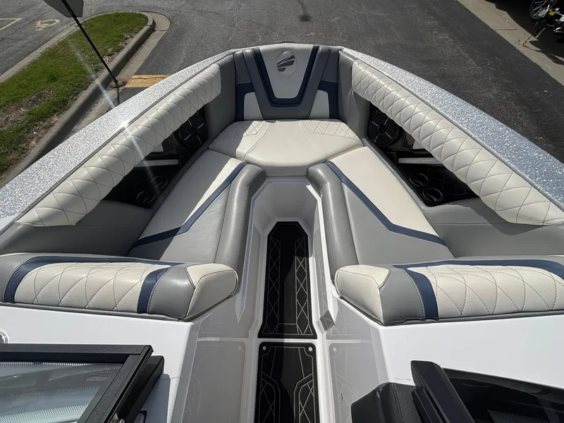 Slide: The Image of Tigé 23ZX 2020 - 33