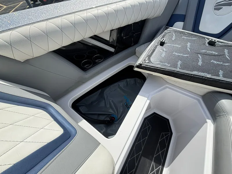 Slide: The Image of Tigé 23ZX 2020 - 35