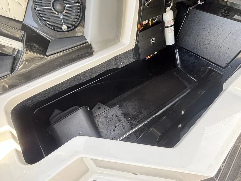 Slide: The Image of Tigé 23ZX 2020 - 6