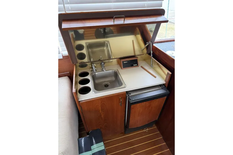 Slide: The Image of Ocean 44 Wet Bar - 13