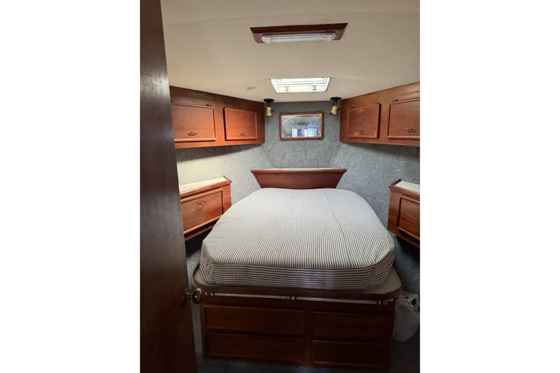 Slide: The Image of Ocean 44 V-berth - 14