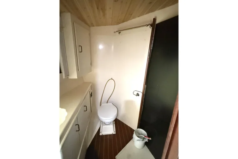 Slide: The Image of Ocean 44 Port Head - 18