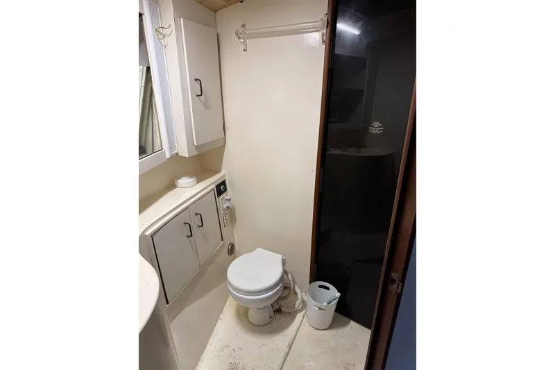 Slide: The Image of Ocean 44 Starboard Head - 26