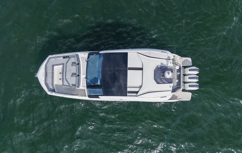 Slide: The Image of Galeon 435 GTO 2026 - 13
