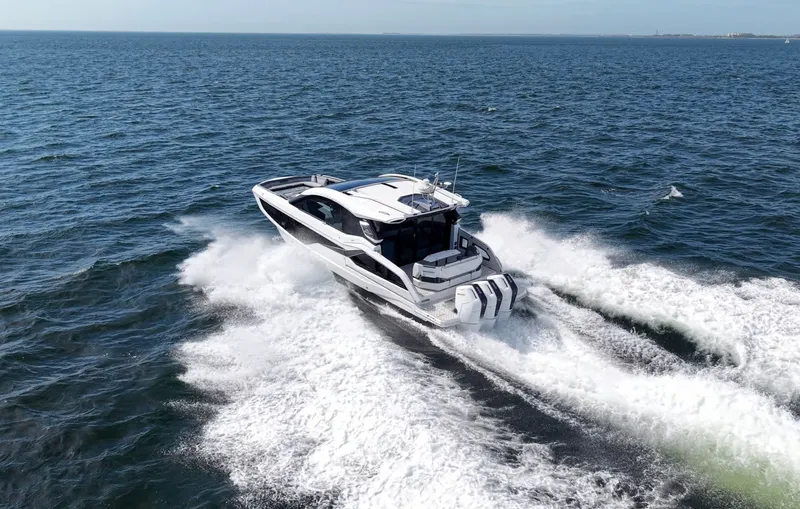 Slide: The Image of Galeon 435 GTO 2026 - 16