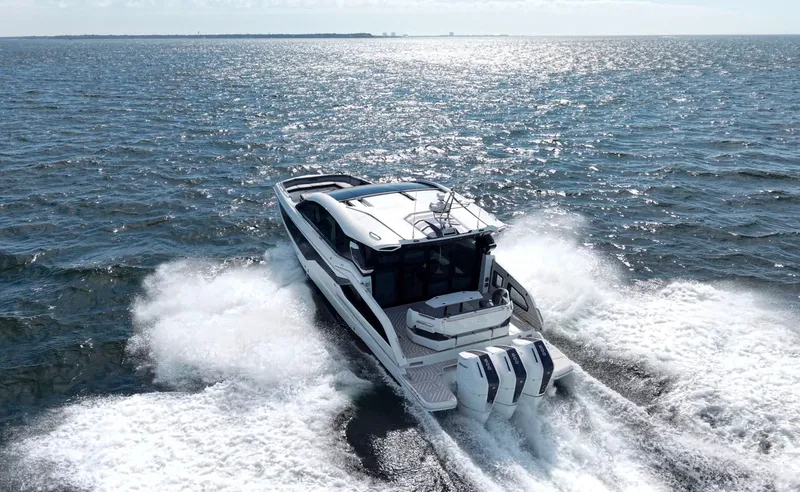 Slide: The Image of Galeon 435 GTO 2026 - 25