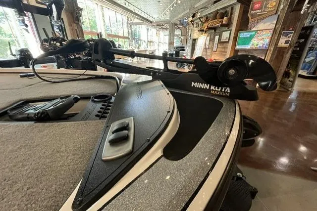 Slide: The Image of 2025 Nitro Z18 boat with Minn Kota Maxxum trolling motor in showroom. - 3