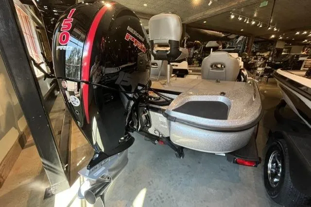 Slide: The Image of 2025 Nitro Z18 boat with Mercury 150 Pro XS engine in showroom. - 9