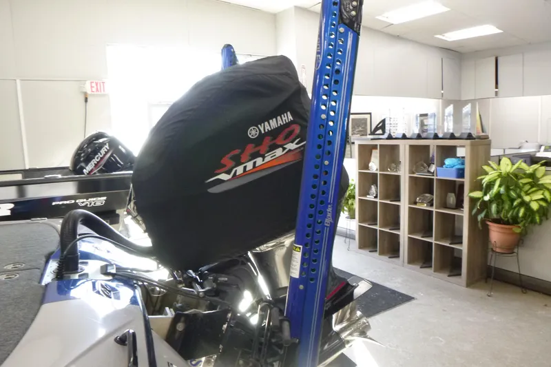 Slide: The Image of 2020 Skeeter FXR21 boat with Yamaha SHO engine cover in a showroom. - 19