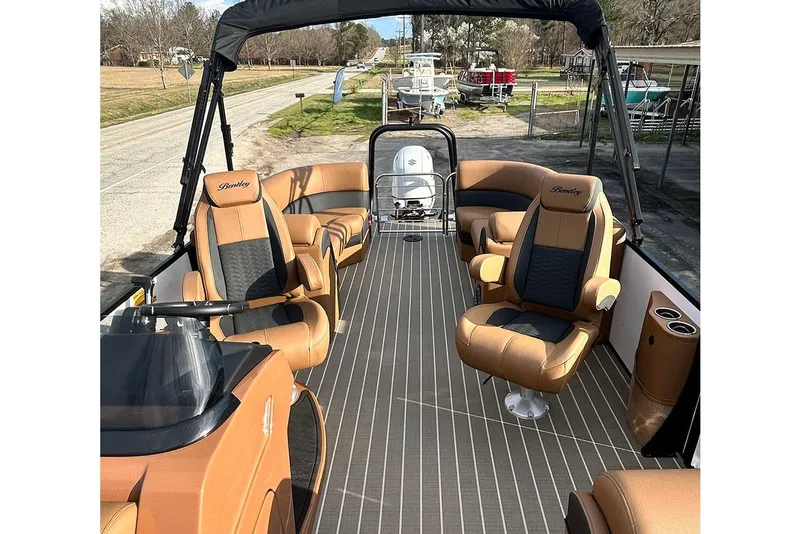 Slide: The Image of 2026 Bentley Pontoons Elite 223 Admiral with luxurious seating and sleek design. - 10