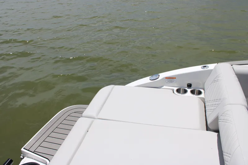 Slide: The Image of Sea Ray SDX 270 Outboard 2026 - 24