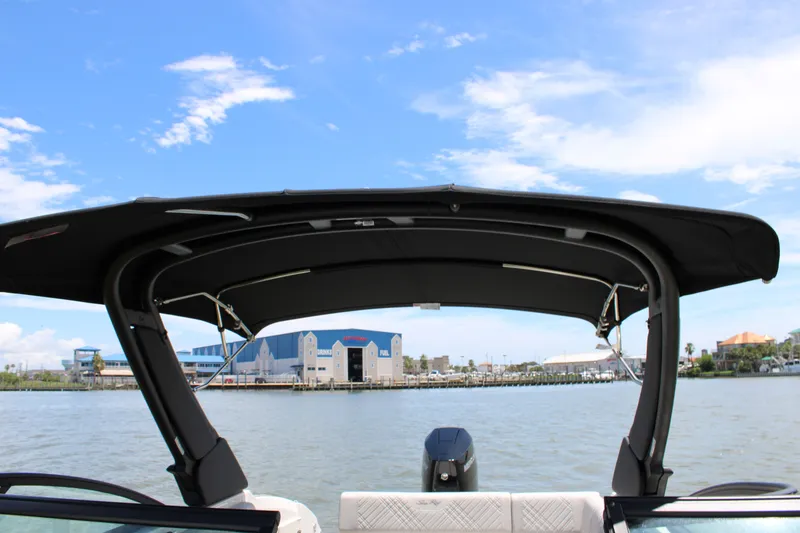 Slide: The Image of Sea Ray SDX 270 Outboard 2026 - 20