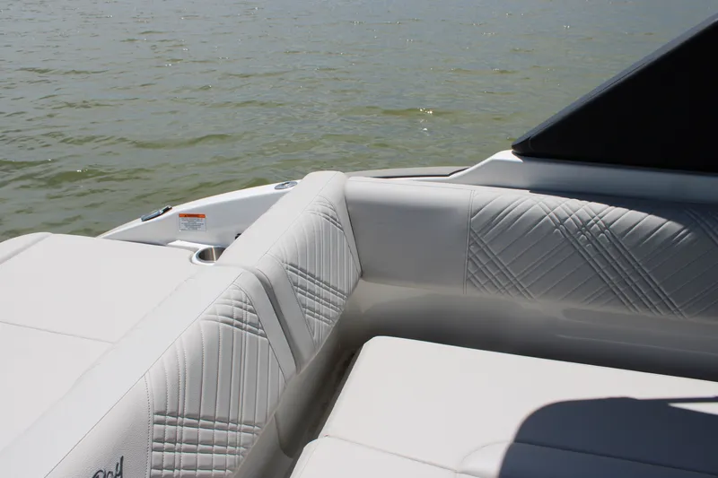 Slide: The Image of Sea Ray SDX 270 Outboard 2026 - 23